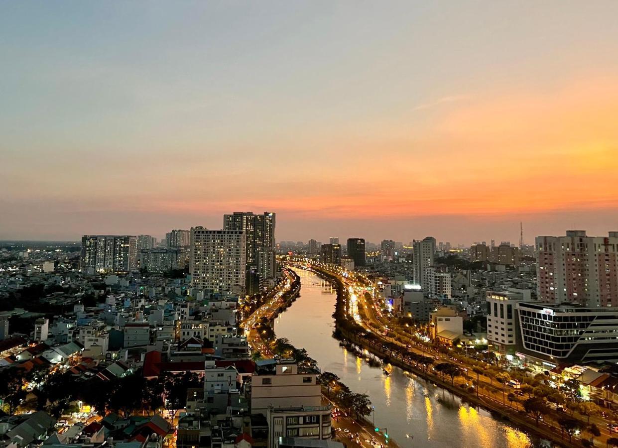 Spacious Saigon - Infinity Pool In Rivergate ホーチミン市 エクステリア 写真