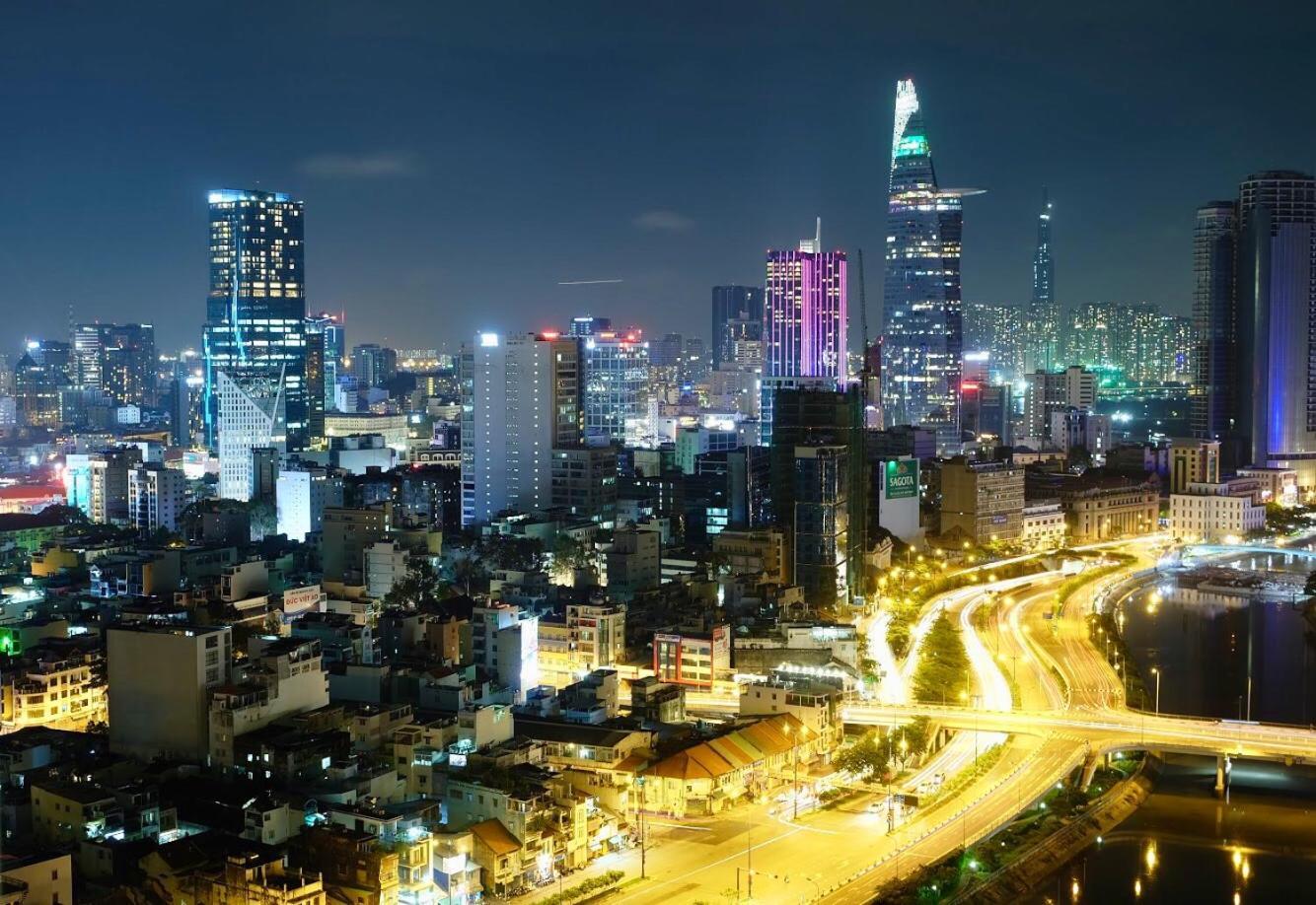 Spacious Saigon - Infinity Pool In Rivergate ホーチミン市 エクステリア 写真
